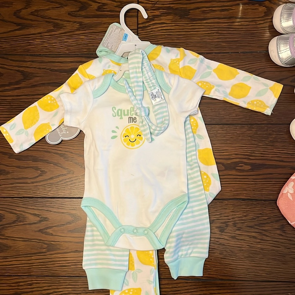 6m baby sleeper/outfit 
6 piece